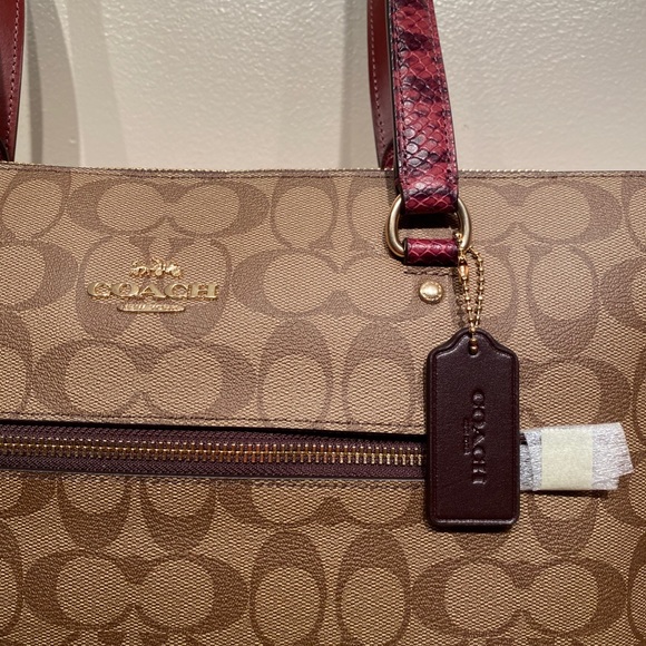 —SOLD—COACH Gallery Tote In Signature Canvas - Picture 6 of 8